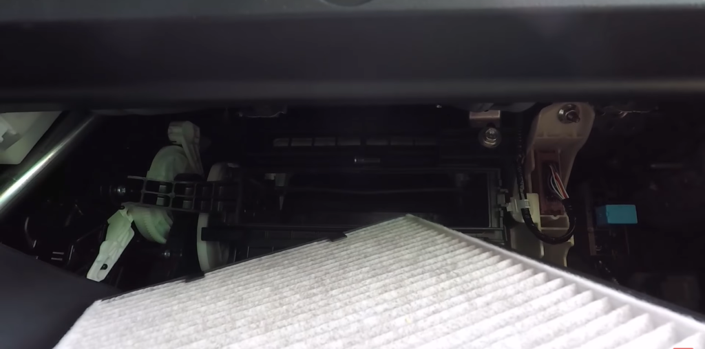 How to Change Cabin Air Filter Toyota Rav4