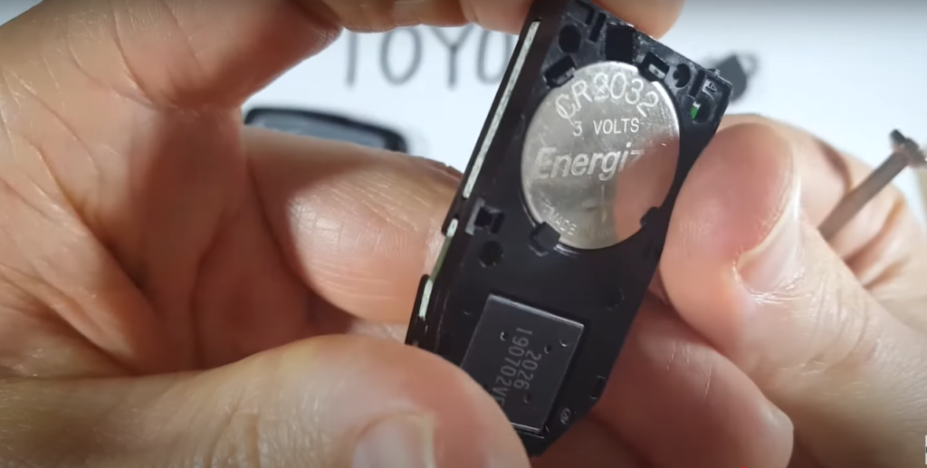 What Kind of Battery Does a Toyota Rav4 Key Fob Take