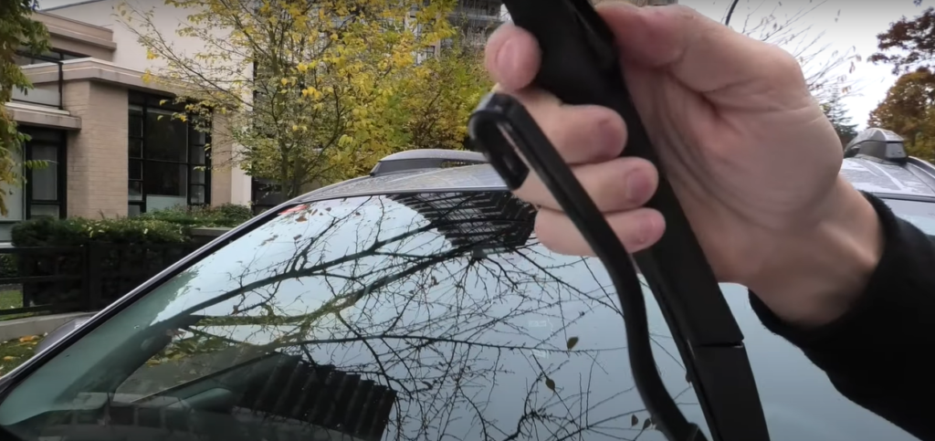 What Size Wiper Blades for 2015 Toyota Rav4